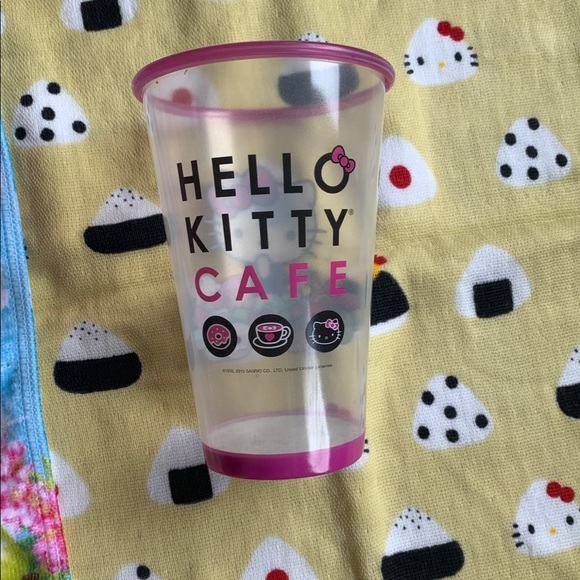Hello Kitty Con 2014/Cafe Water Bottles/Mirror/Pez - Picture 6 of 8